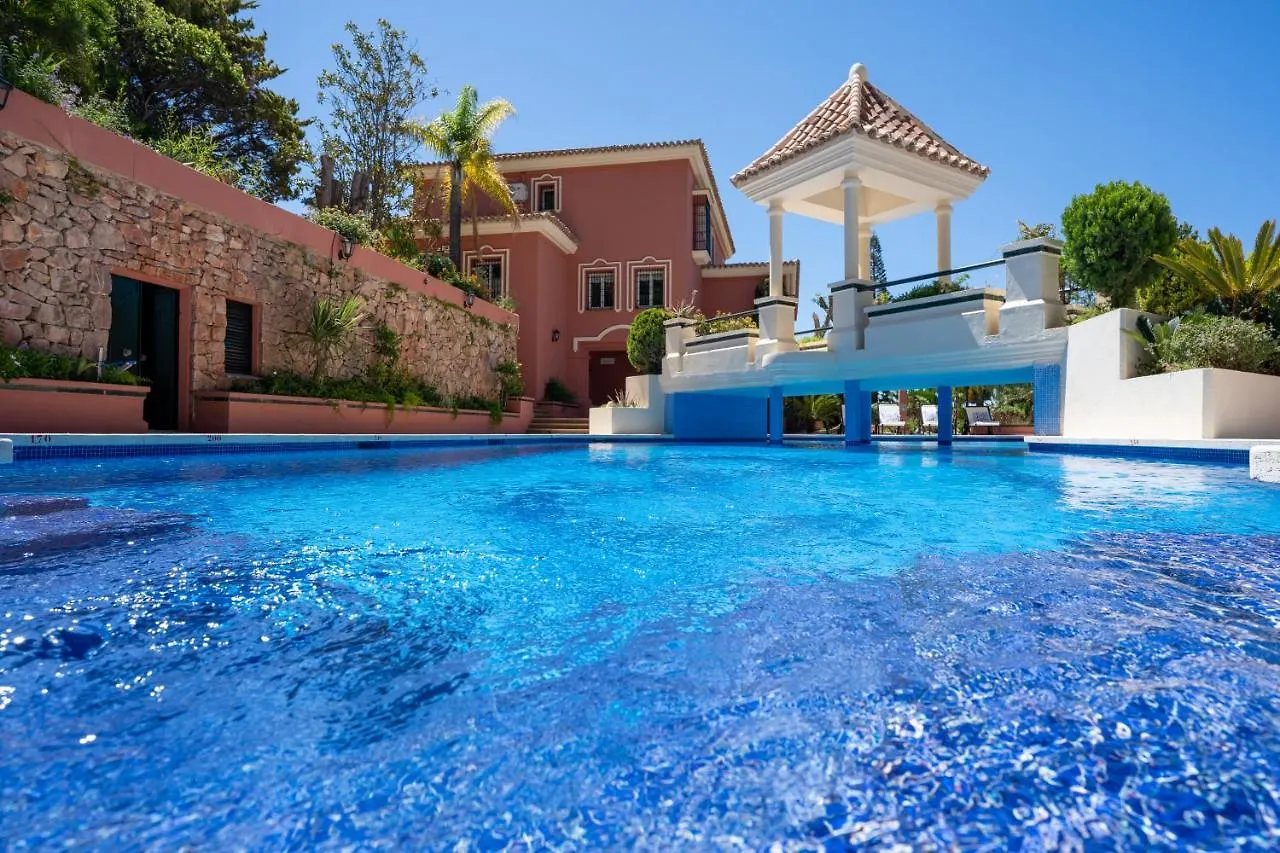 Villa De Lujo Para Familias Y Empresas contacts